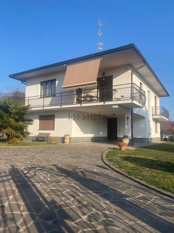 casa indipendente in vendita a Cadorago