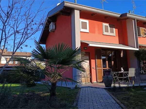 casa indipendente in vendita a Cadorago in zona Bulgorello