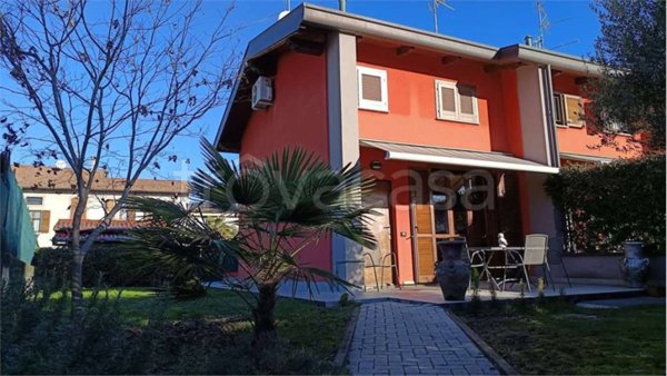 casa indipendente in vendita a Cadorago in zona Bulgorello