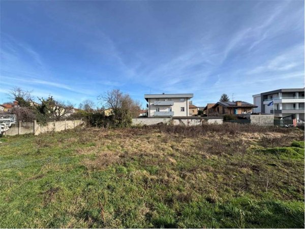 terreno edificabile in vendita a Cadorago in zona Caslino al Piano