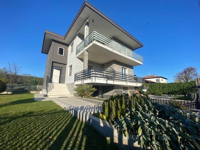 casa indipendente in vendita a Cadorago