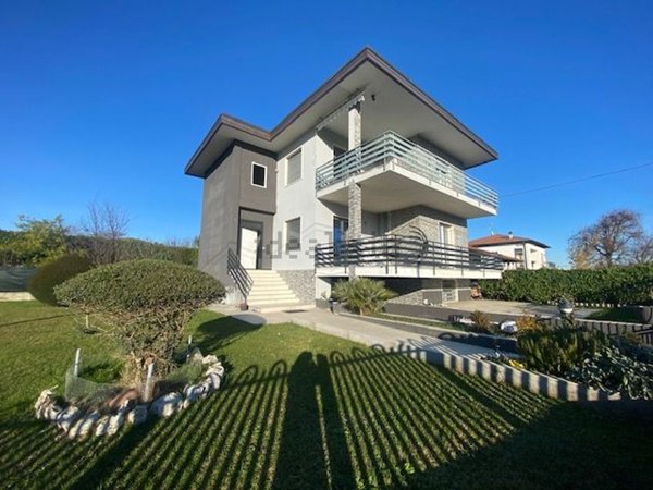casa indipendente in vendita a Cadorago