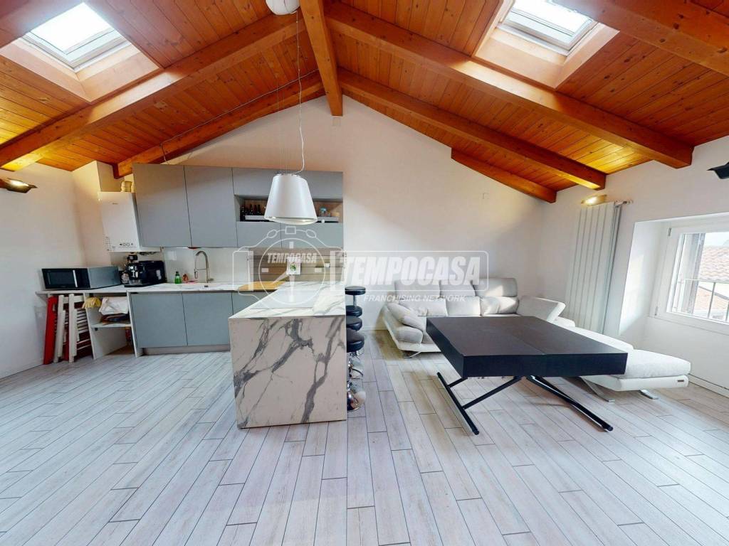 appartamento in vendita a Cadorago in zona Caslino al Piano