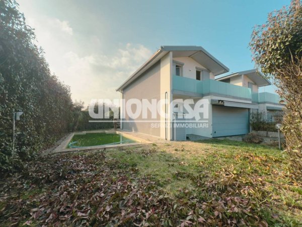 casa indipendente in vendita a Cadorago