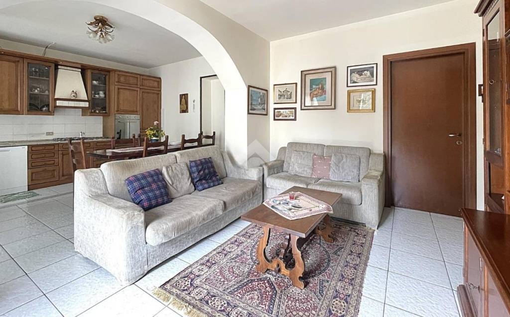 appartamento in vendita a Cadorago in zona Bulgorello