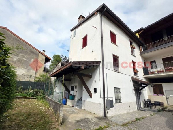 casa indipendente in vendita a Cadorago in zona Caslino al Piano