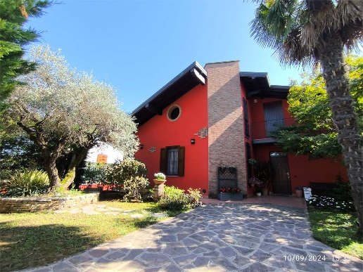 casa indipendente in vendita a Cadorago in zona Bulgorello