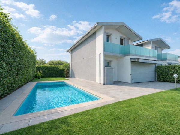 casa indipendente in vendita a Cadorago in zona Caslino al Piano