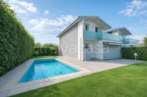 casa indipendente in vendita a Cadorago