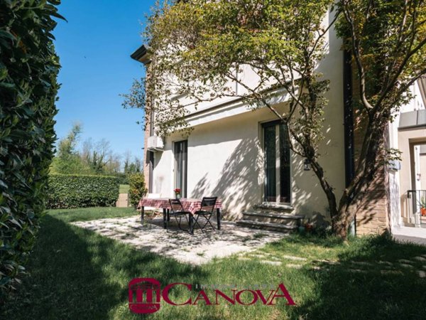 casa indipendente in vendita a Cadorago in zona Caslino al Piano