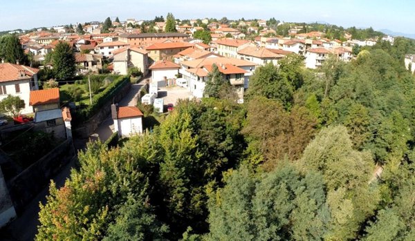 casa indipendente in vendita a Cadorago