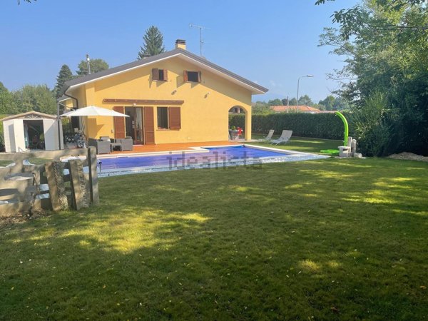 casa indipendente in vendita a Cadorago