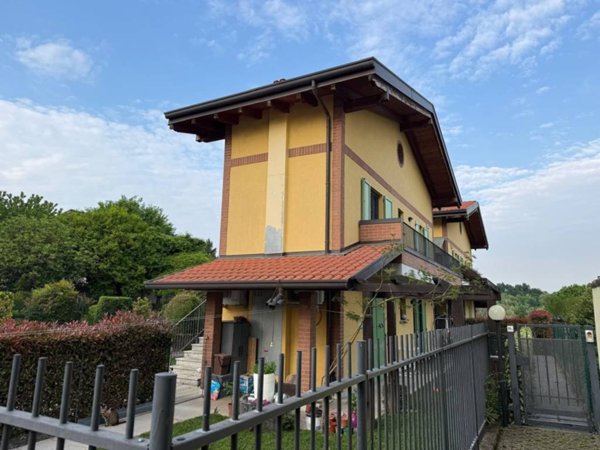 appartamento in vendita a Cadorago in zona Caslino al Piano