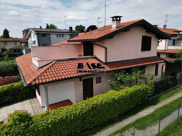 casa indipendente in vendita a Cadorago