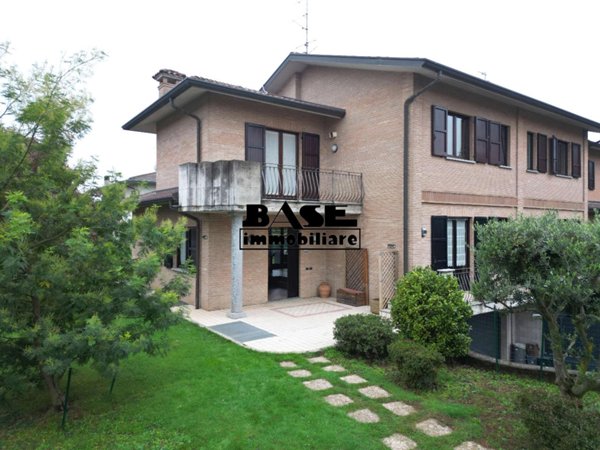 casa indipendente in vendita a Cadorago
