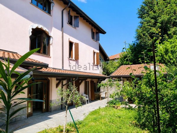 casa indipendente in vendita a Cadorago in zona Bulgorello