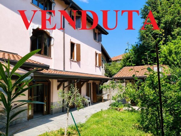 casa indipendente in vendita a Cadorago in zona Bulgorello