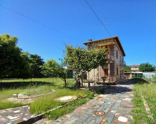 casa indipendente in vendita a Cadorago in zona Caslino al Piano