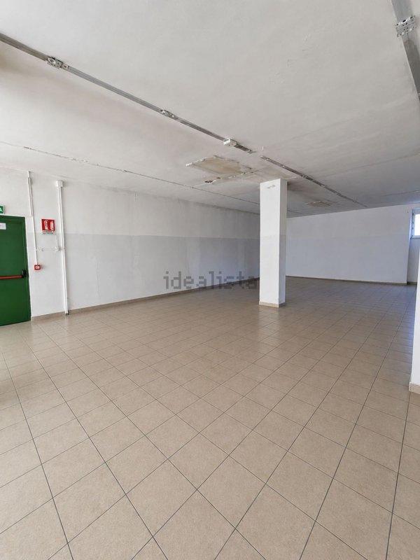 locale commerciale in vendita a Cadorago