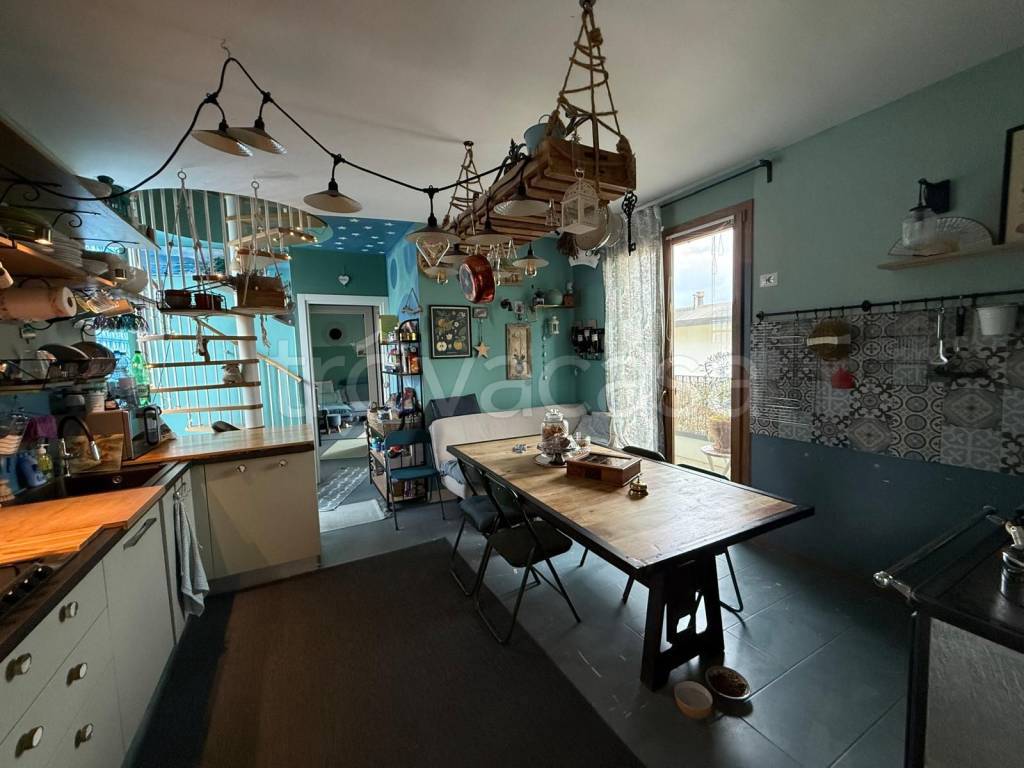 casa indipendente in vendita a Cadorago in zona Caslino al Piano