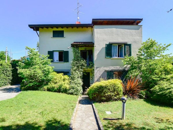 casa indipendente in vendita a Cadorago in zona Caslino al Piano