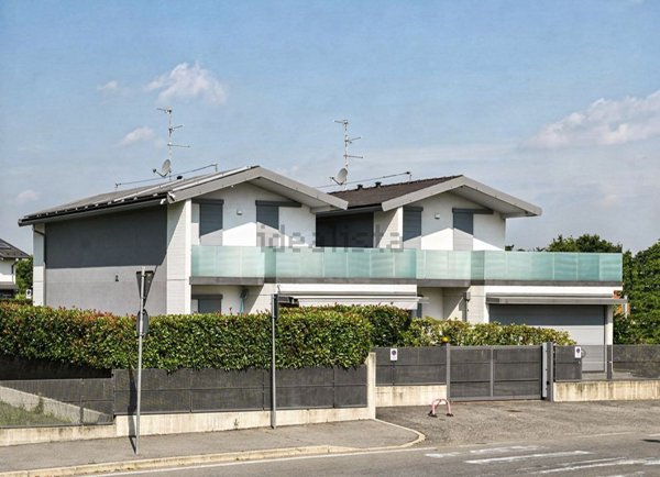 casa indipendente in vendita a Cadorago in zona Caslino al Piano