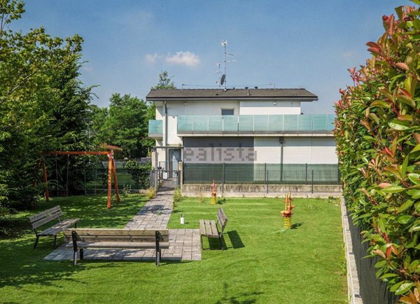 casa indipendente in vendita a Cadorago in zona Caslino al Piano