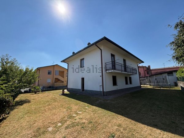 casa indipendente in vendita a Cadorago in zona Caslino al Piano