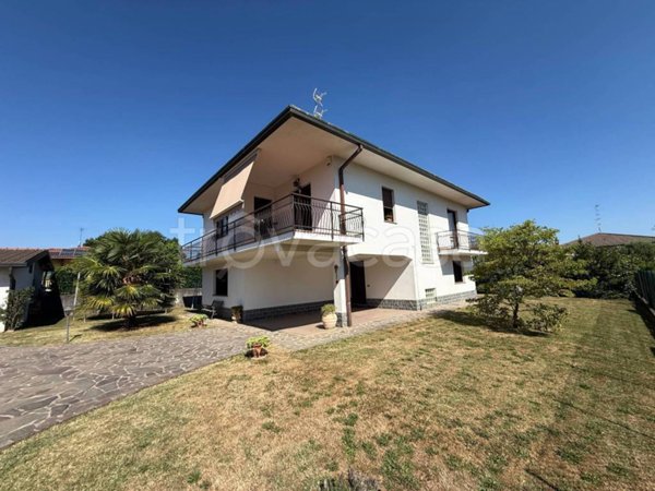 casa indipendente in vendita a Cadorago in zona Caslino al Piano
