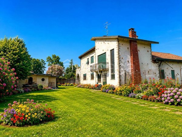 casa indipendente in vendita a Cadorago in zona Caslino al Piano