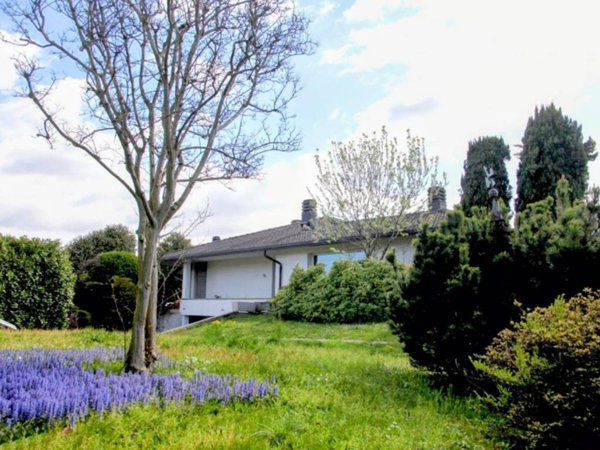 casa indipendente in vendita a Cadorago in zona Bulgorello