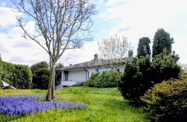 casa indipendente in vendita a Cadorago