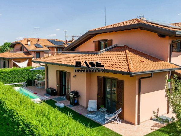 casa indipendente in vendita a Cadorago in zona Bulgorello