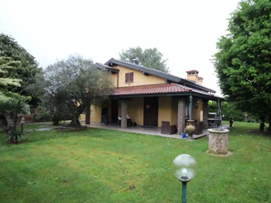 casa indipendente in vendita a Cadorago in zona Caslino al Piano