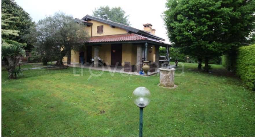 casa indipendente in vendita a Cadorago