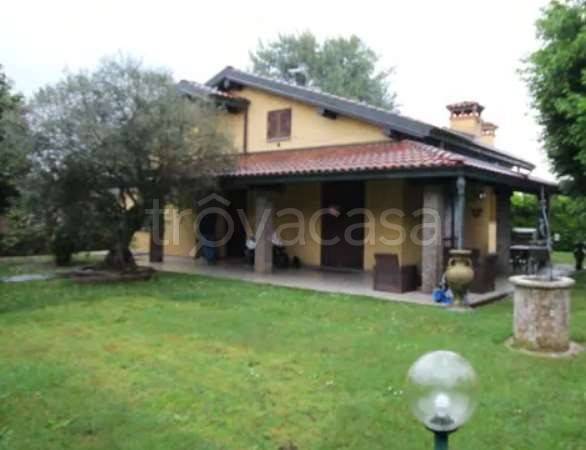casa indipendente in vendita a Cadorago in zona Caslino al Piano