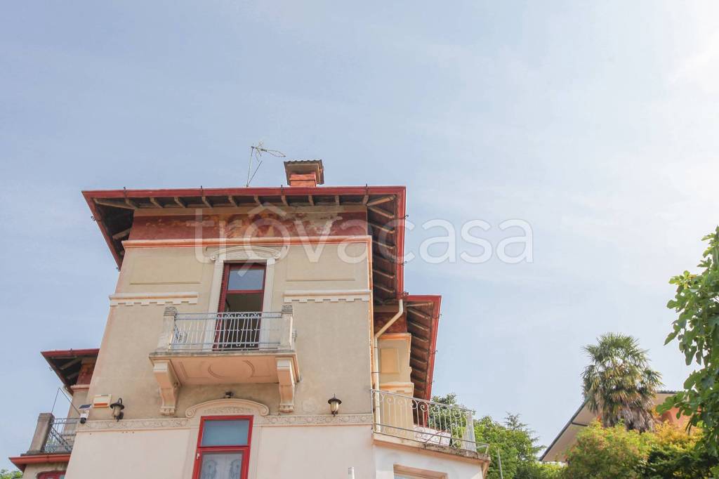 casa indipendente in vendita a Cadorago in zona Caslino al Piano