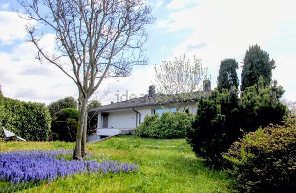 casa indipendente in vendita a Cadorago in zona Caslino al Piano