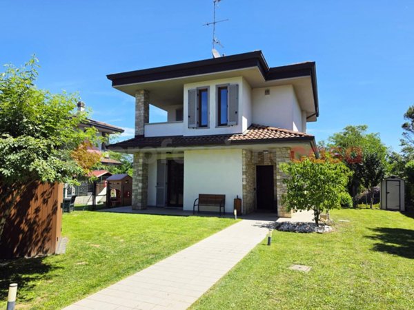 casa indipendente in vendita a Cadorago in zona Caslino al Piano