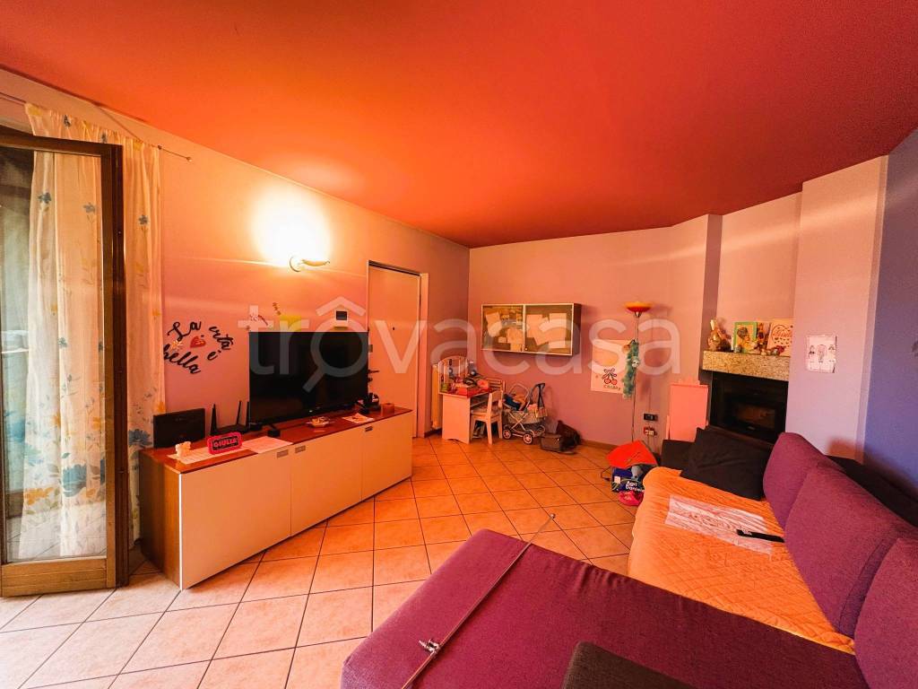 appartamento in vendita a Cadorago in zona Caslino al Piano