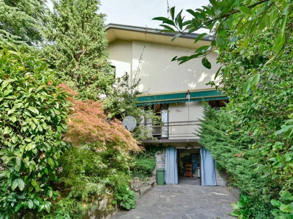 casa indipendente in vendita a Cadorago in zona Caslino al Piano