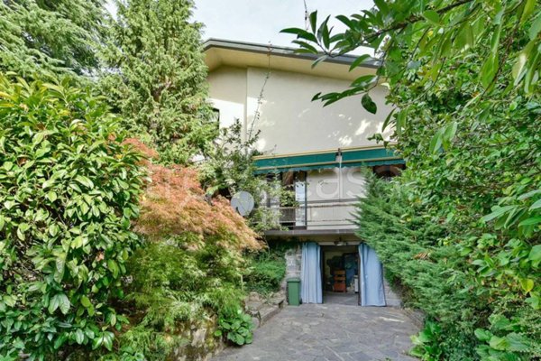 casa indipendente in vendita a Cadorago in zona Caslino al Piano