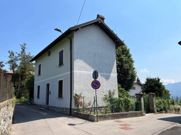 casa indipendente in vendita a Caglio