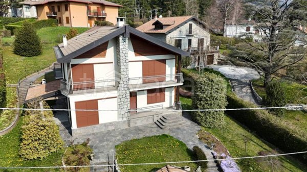 casa indipendente in vendita a Caglio