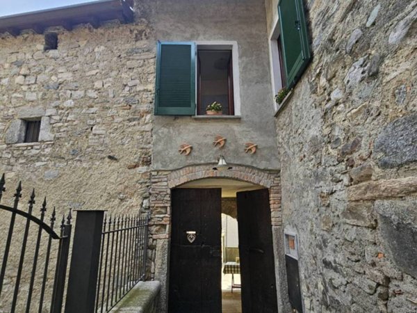 intera palazzina in vendita a Caglio