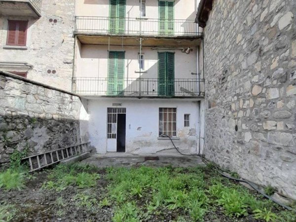 casa indipendente in vendita a Caglio
