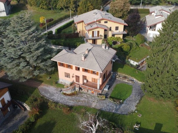 casa indipendente in vendita a Caglio