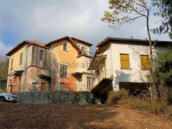 casa indipendente in vendita a Caglio