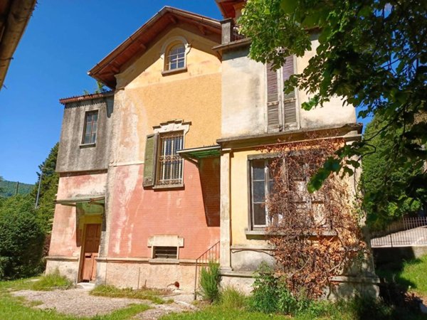 casa indipendente in vendita a Caglio