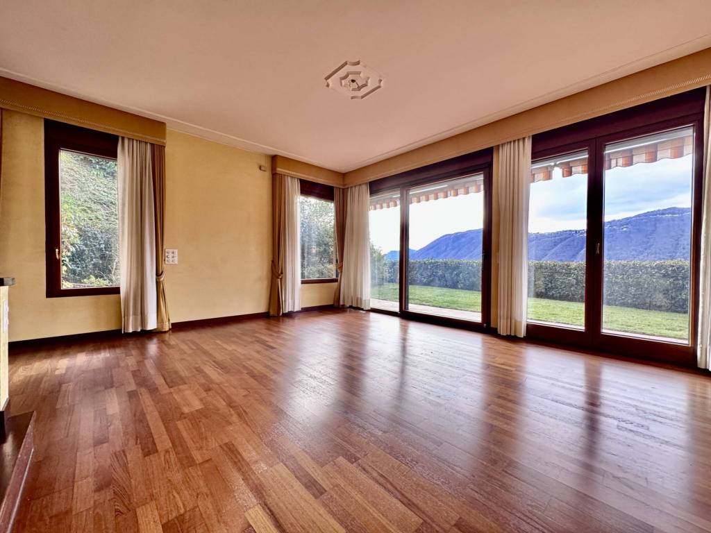 casa indipendente in vendita a Campione d'Italia